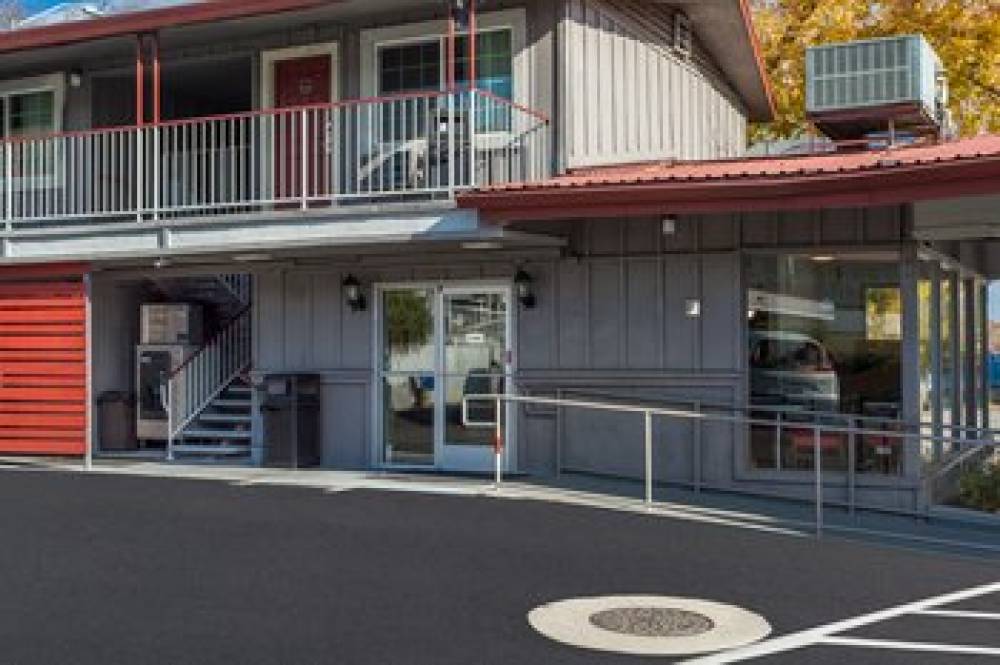 RED ROOF INN REDDING 6