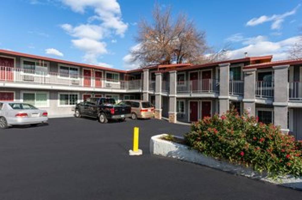 RED ROOF INN REDDING 8