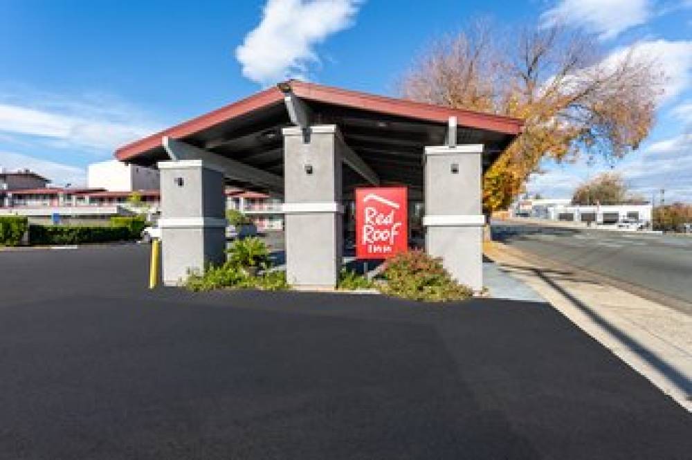 RED ROOF INN REDDING 3