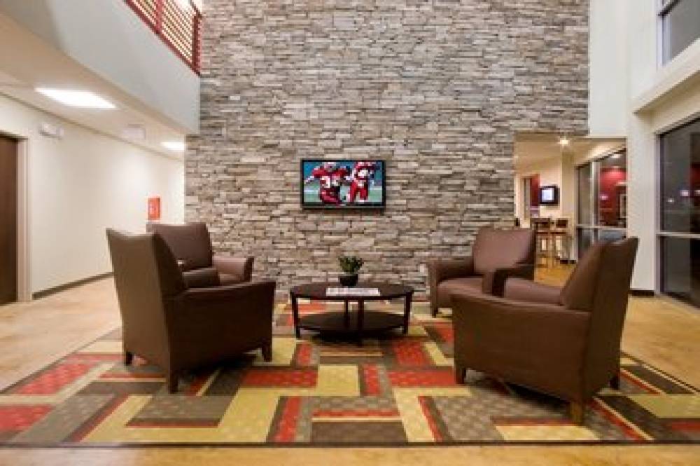 Red Roof Inn & Suites Beaumont  2