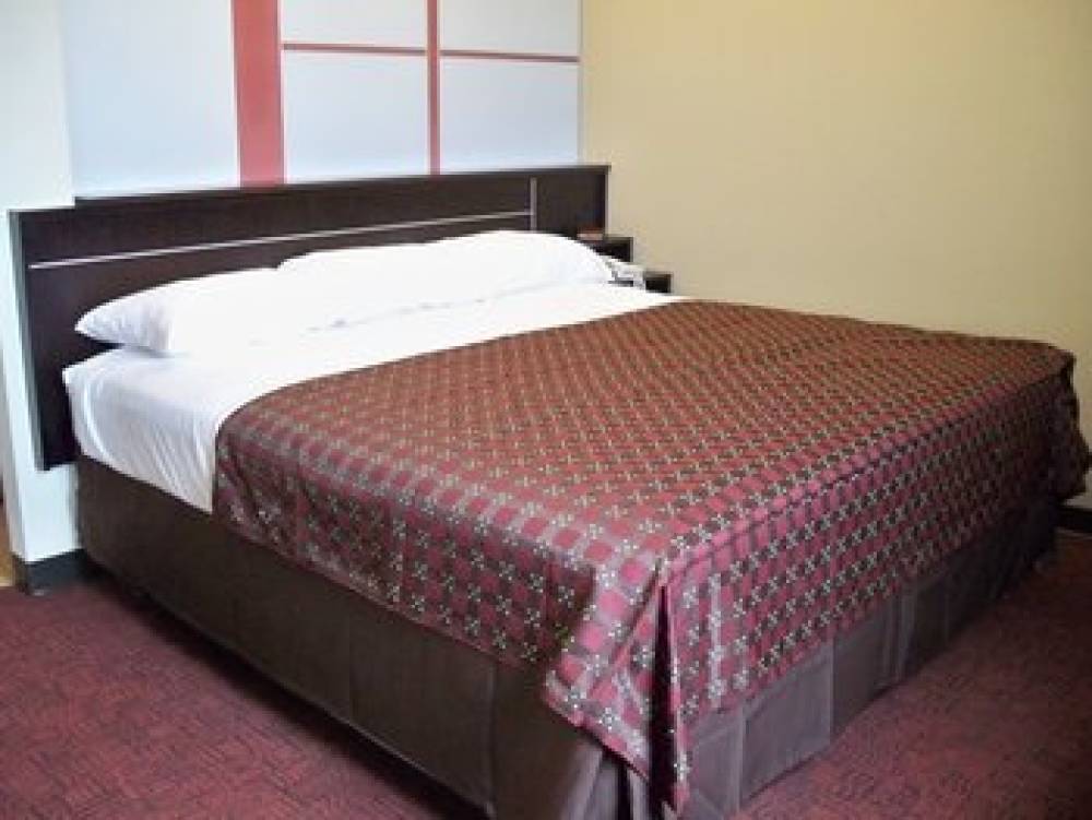 Red Roof Inn & Suites Beaumont  8