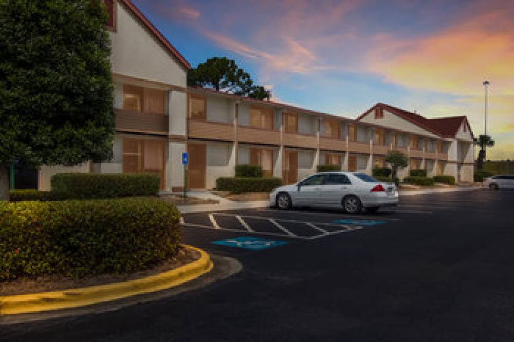 Red Roof Inn & Suites Brunswick I 95