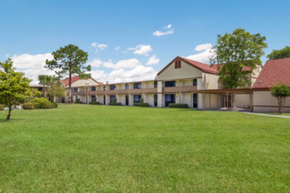 Red Roof Inn & Suites Brunswick I-95  5