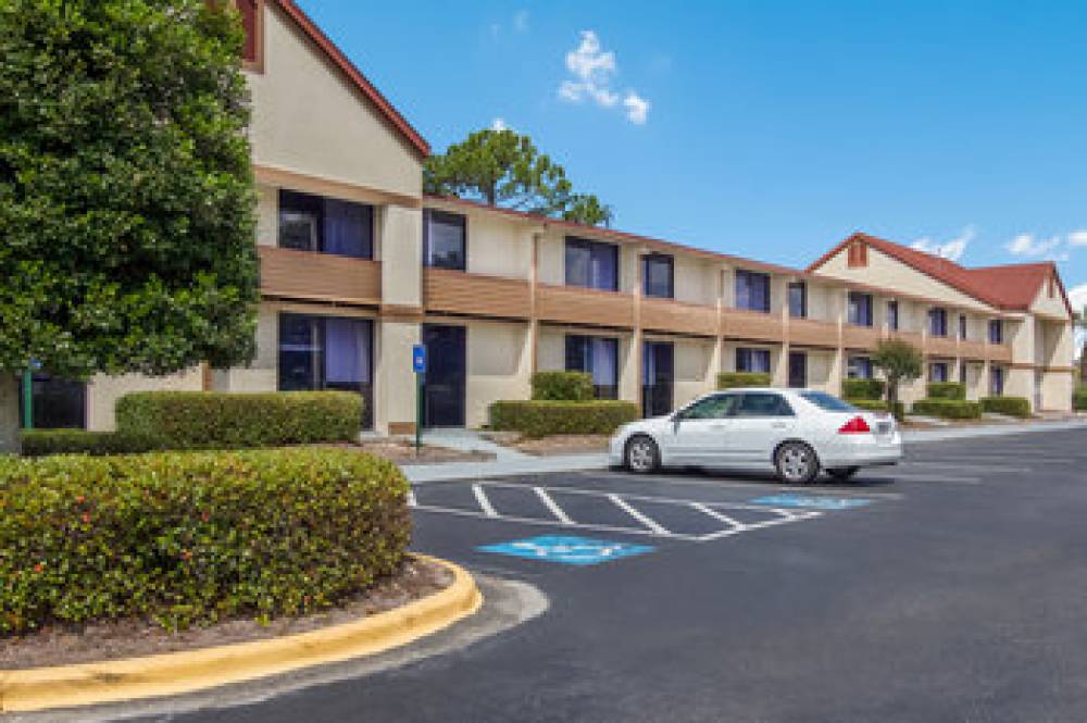 Red Roof Inn & Suites Brunswick I-95  7