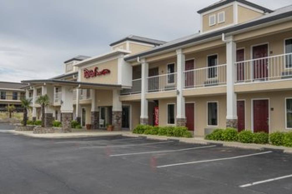 RED ROOF INN & SUITES CALHOUN 2