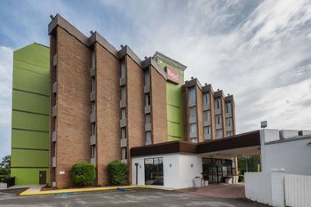 RED ROOF INN & SUITES MACON 2