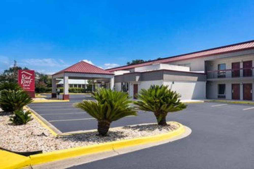 Red Roof Inn & Suites Statesboro 3