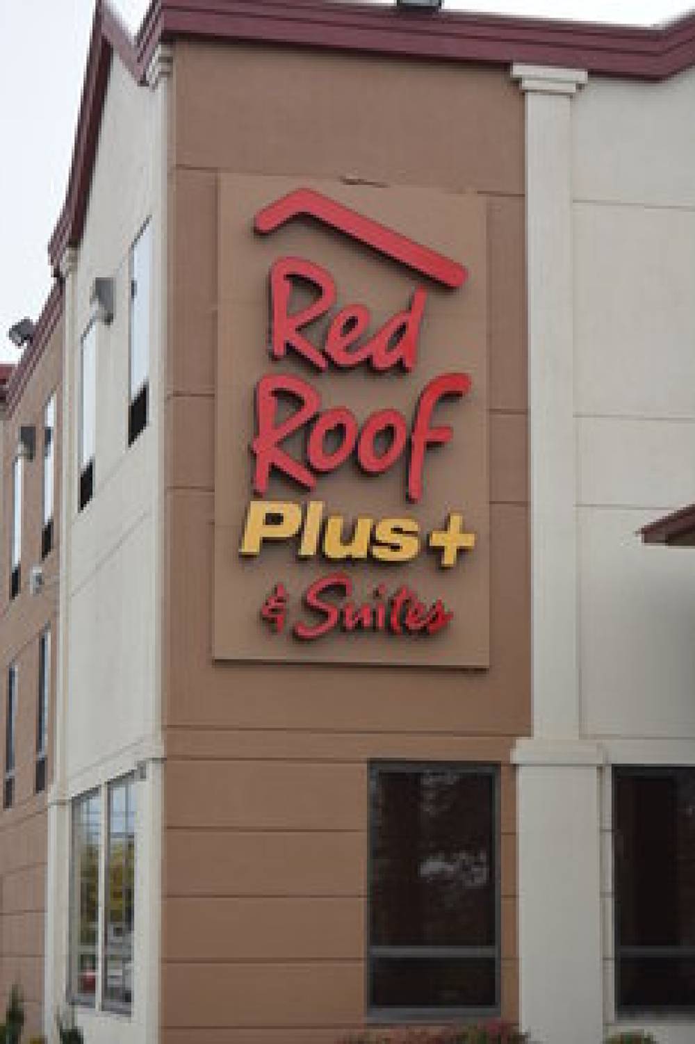 Red Roof PLUS And Suites Chattanooga 3