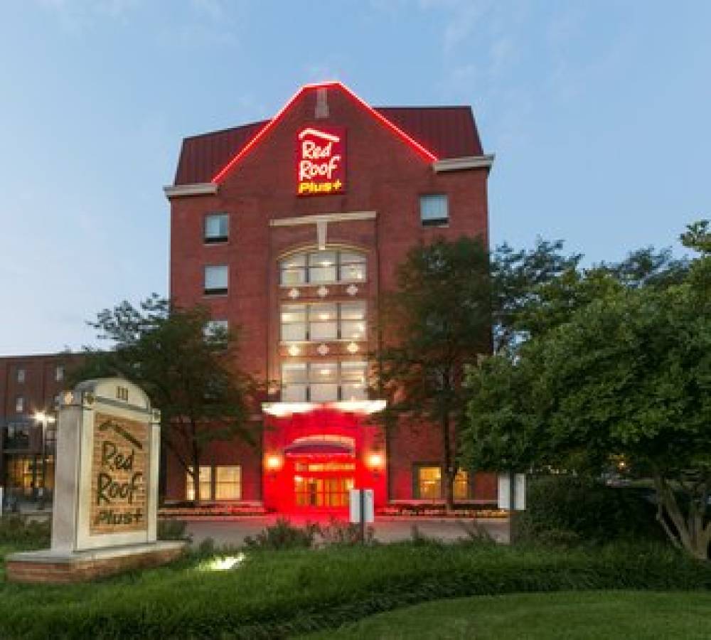 Red Roof PLUS+ Columbus Downtown-Convention Center 3