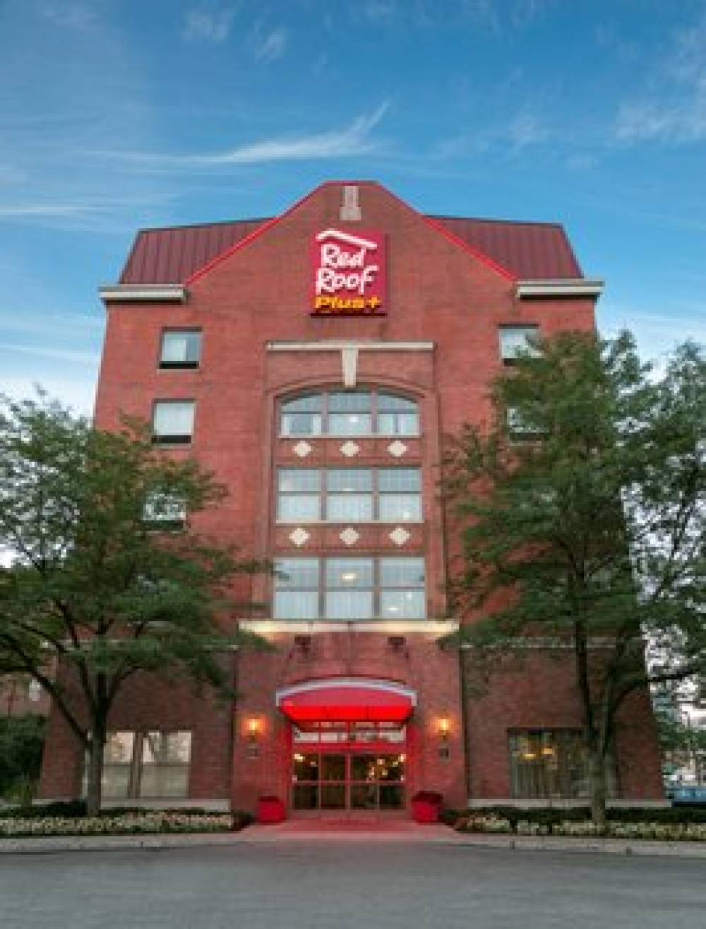 Red Roof PLUS+ Columbus Downtown-Convention Center 4