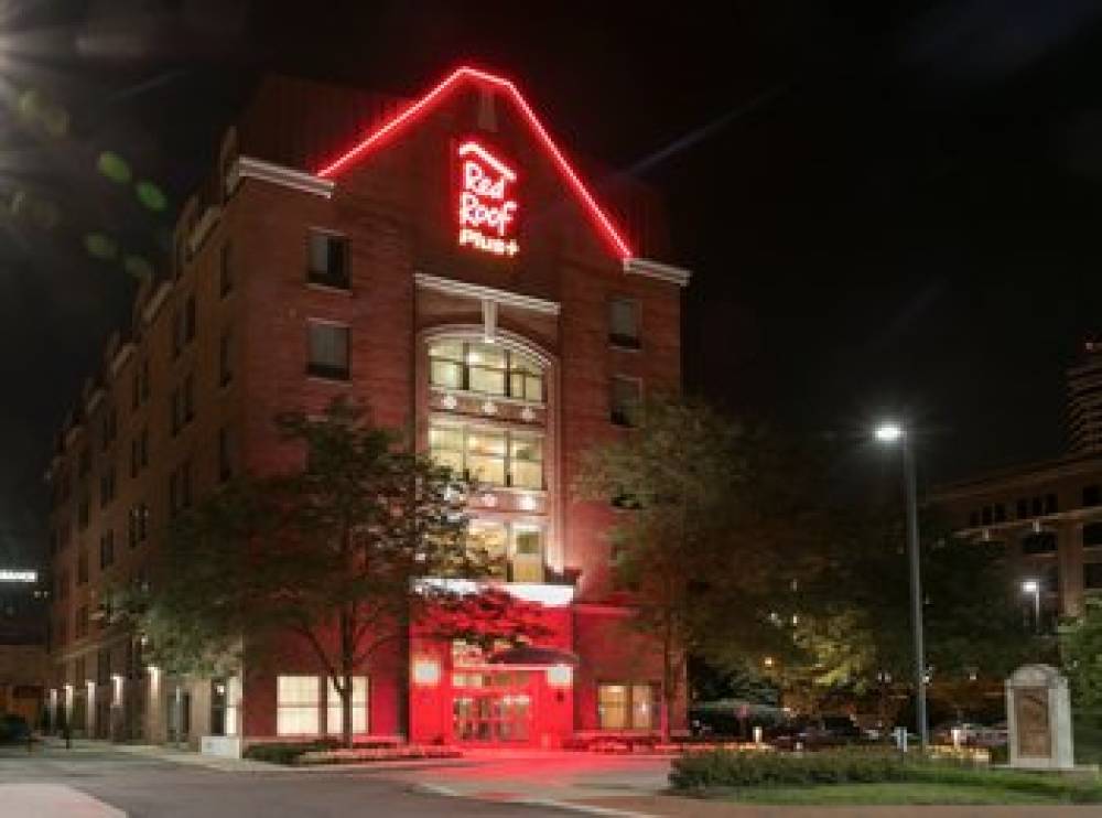 Red Roof PLUS+ Columbus Downtown-Convention Center 8