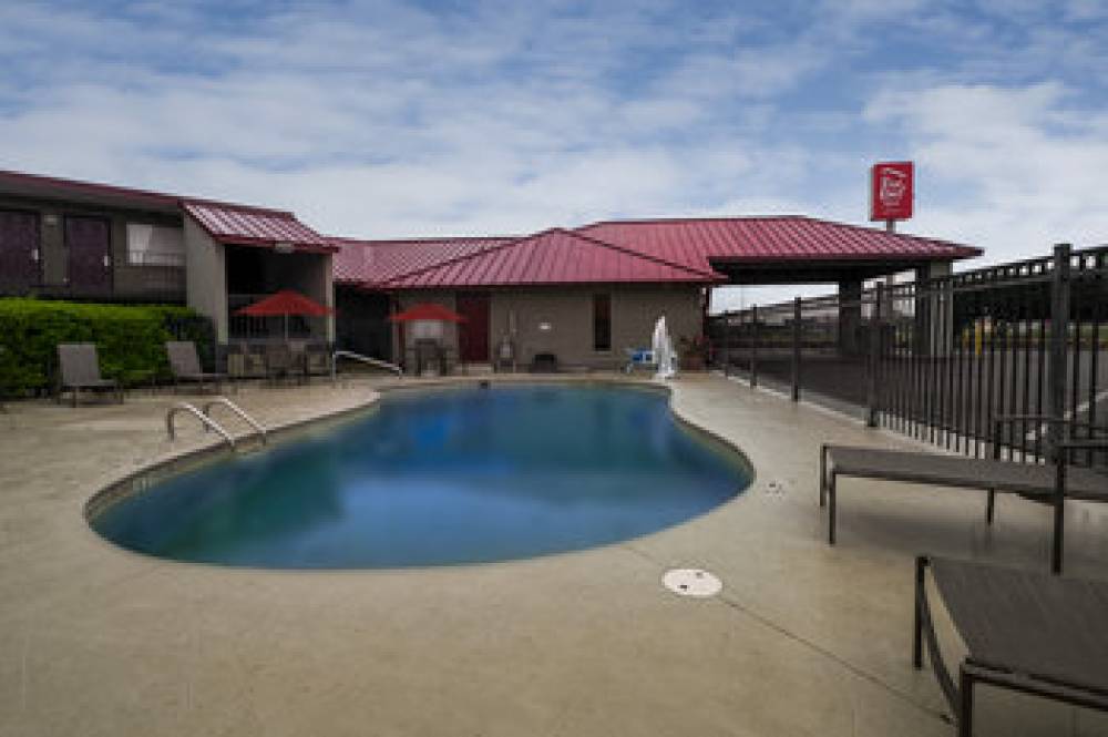 RED ROOF SUITES DOTHAN 4