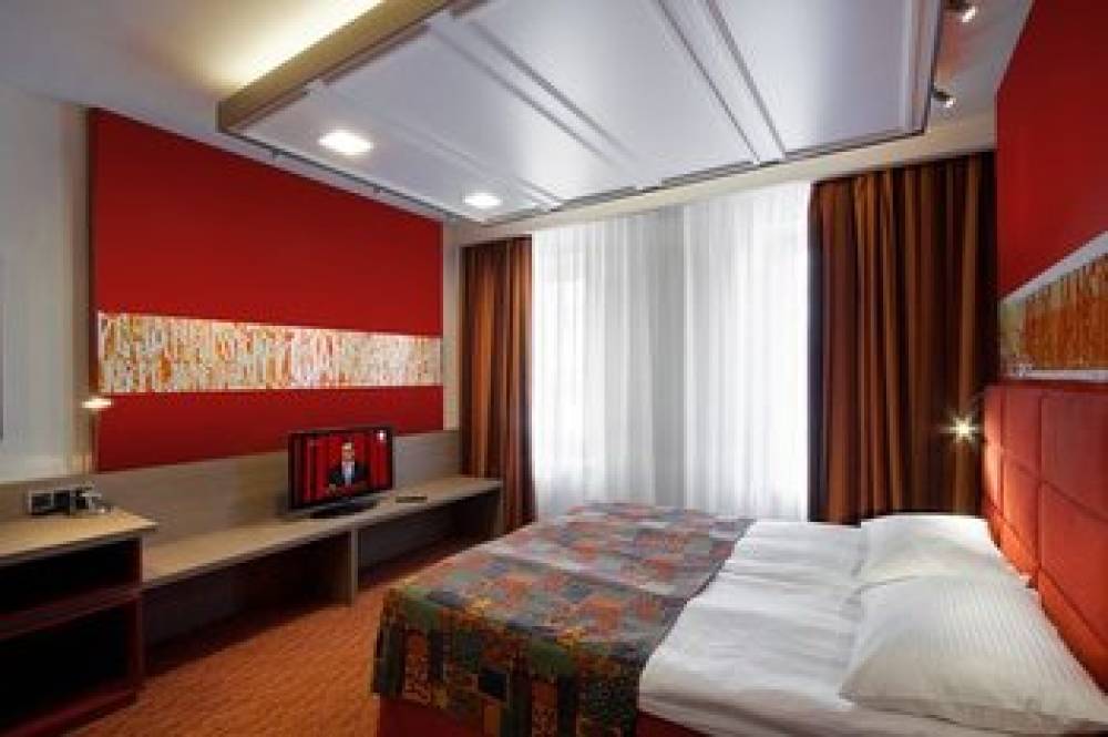 Red Stars Hotel 7