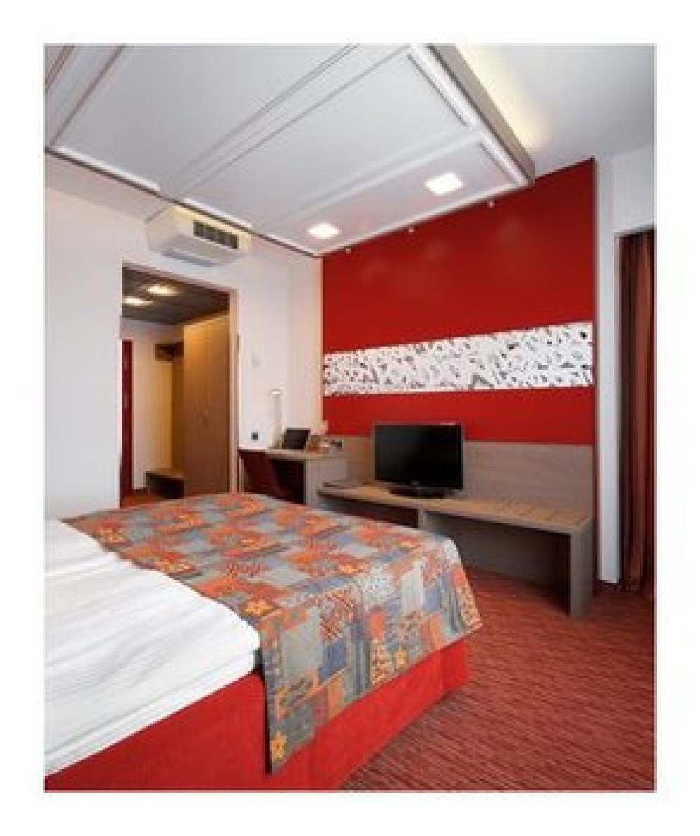 Red Stars Hotel 6