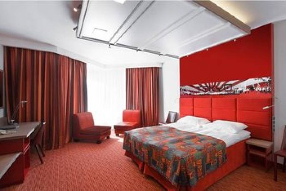 Red Stars Hotel 10