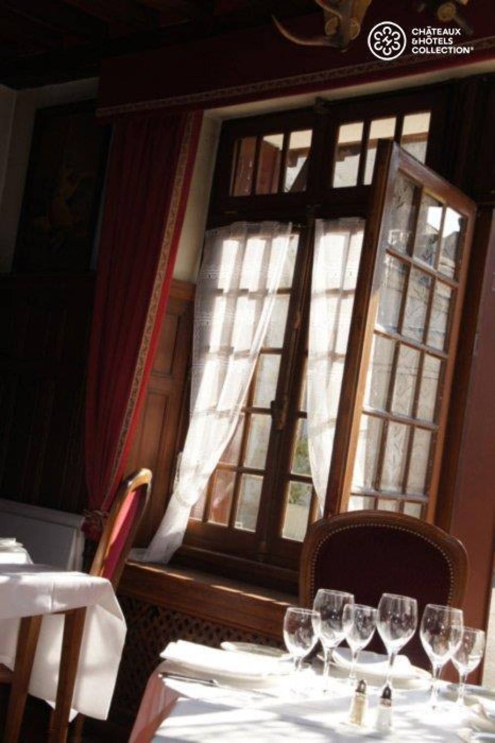 RELAIS DES TROIS CHATEAUX **** 5