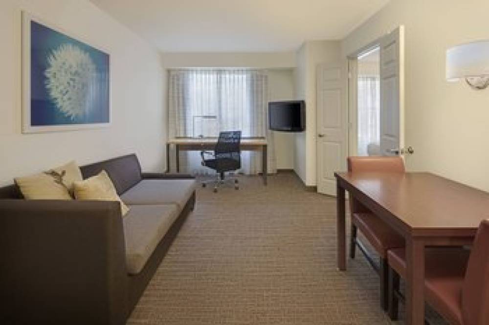 Residence Inn By Marriott Indianapolis Airport 7