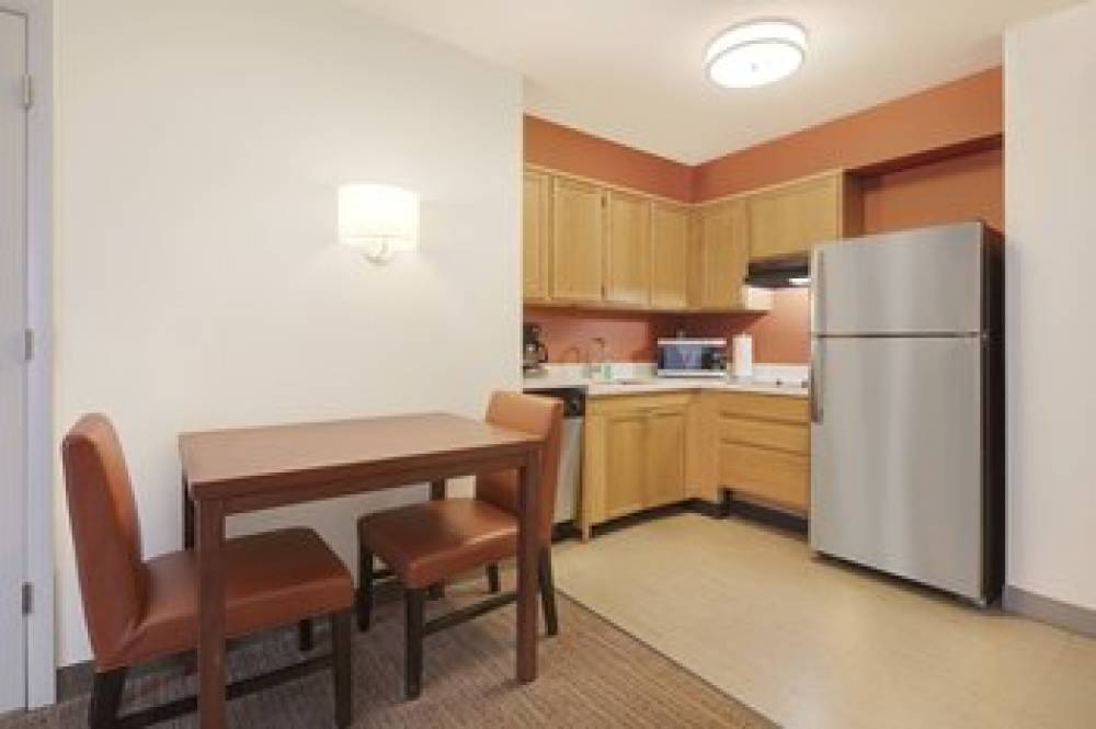 Residence Inn By Marriott Indianapolis Airport 8