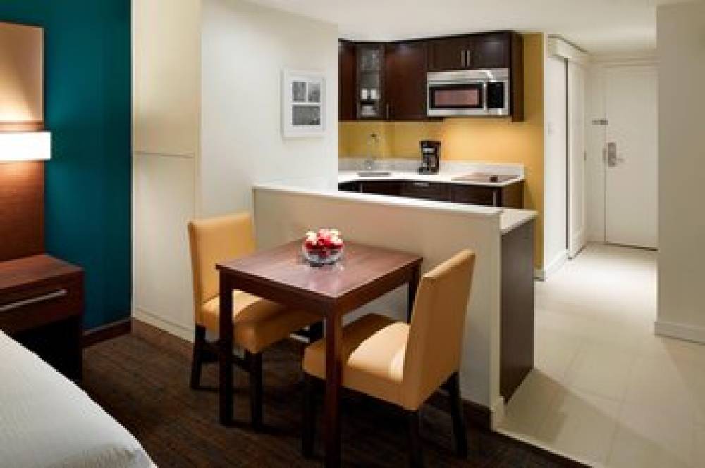 Residence Inn By Marriott Montreal Downtown 8