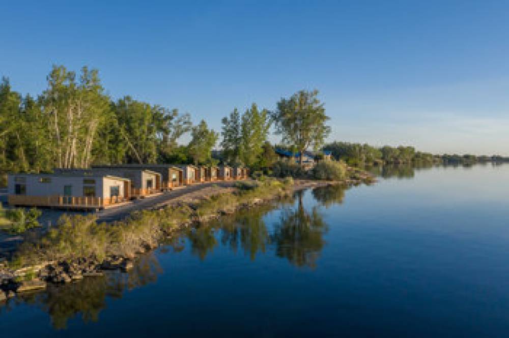 RIVER LODGE AND CABINS 10