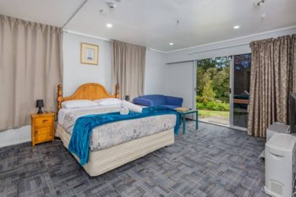 RIVERSIDE LODGE PAIHIA 3