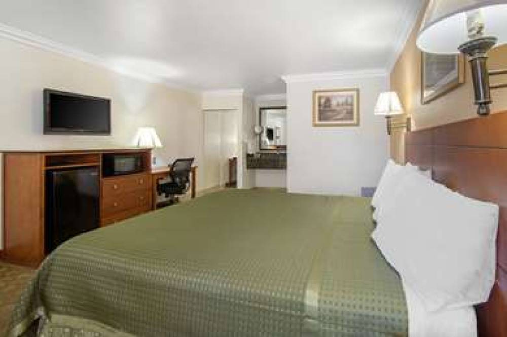 RODEWAY INN ADELANTO US 395 6