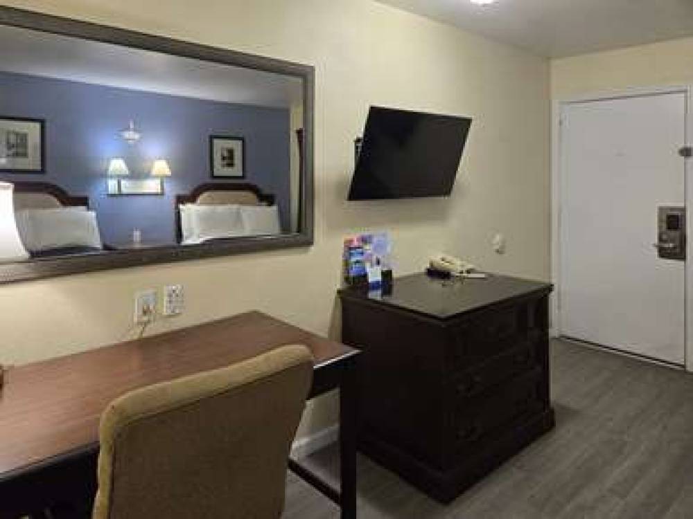 RODEWAY INN AND SUITES BLYTHE I-10 10