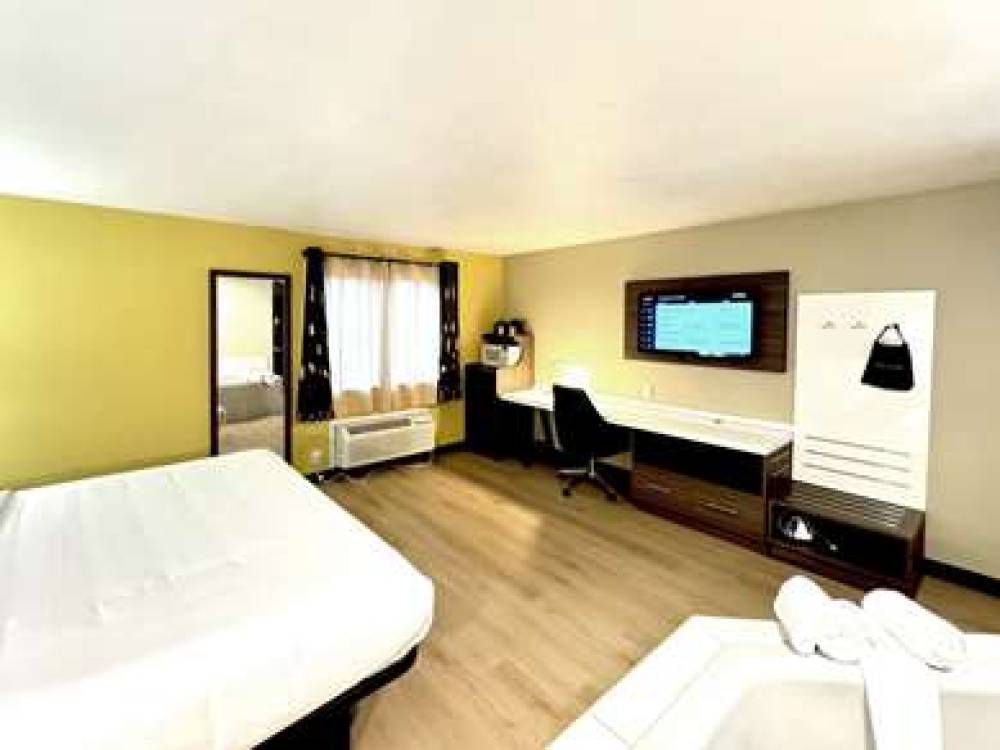 RODEWAY INN AND SUITES 7