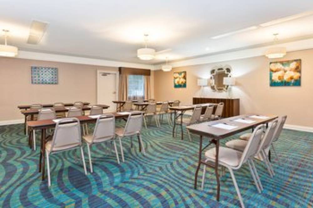 RODEWAY INN AND SUITES CARMEL 9