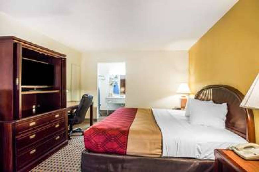 RODEWAY INN AND SUITES CARROLLTON 4