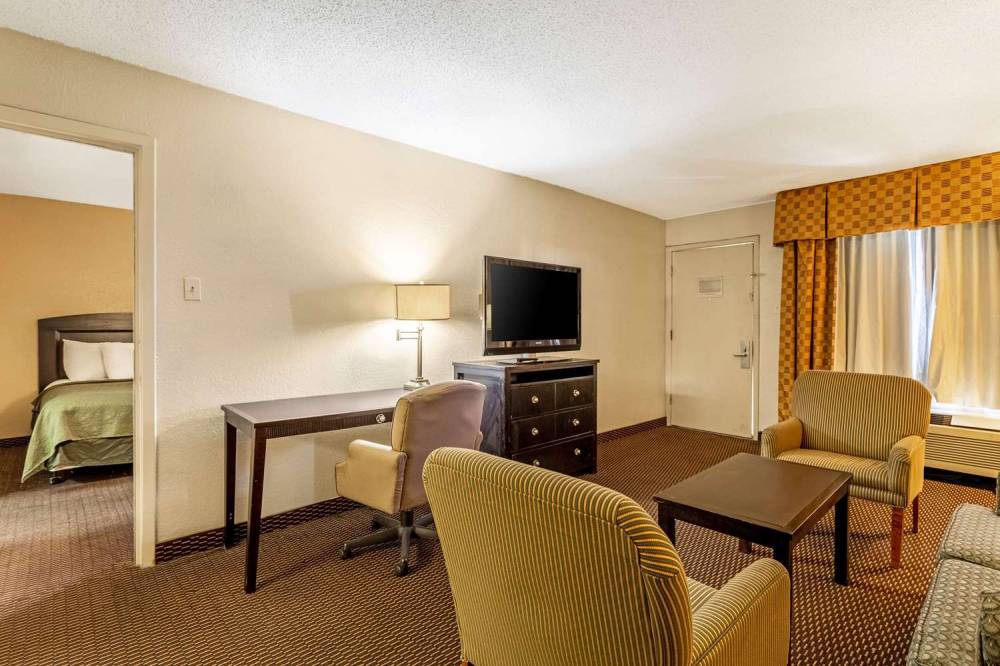 RODEWAY INN AND SUITES LAS CRUCES 10