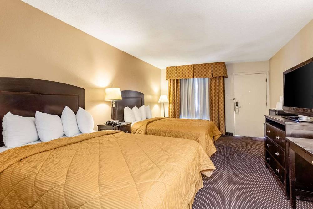 RODEWAY INN AND SUITES LAS CRUCES 4