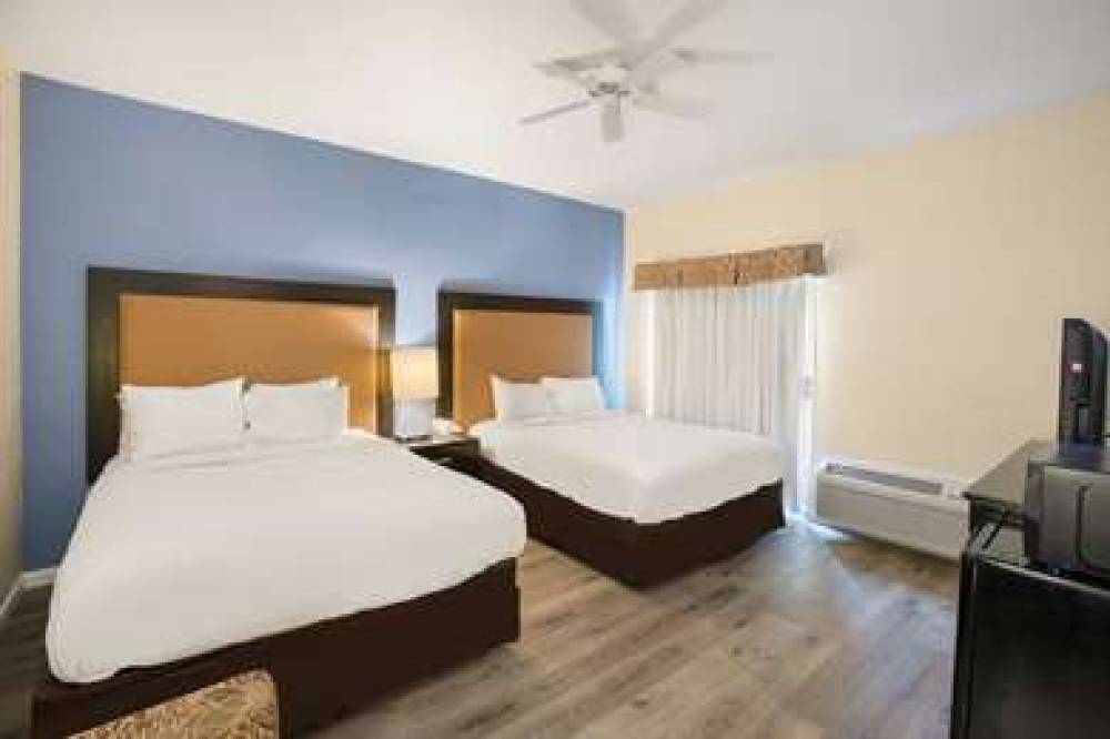 RODEWAY INN AND SUITES MACKINAW CIT 7