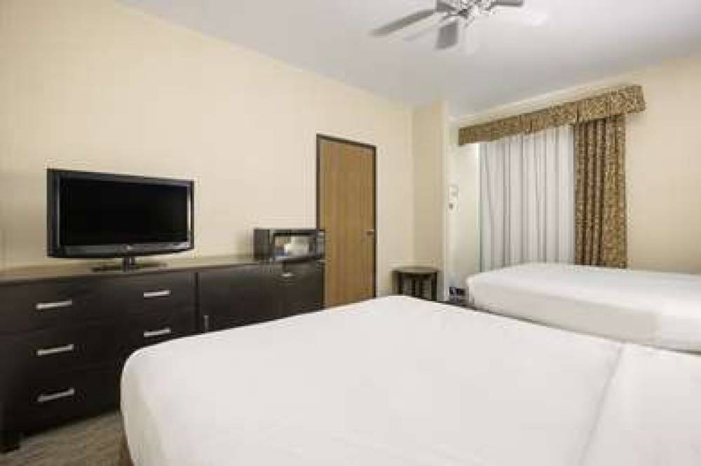 RODEWAY INN AND SUITES MACKINAW CIT 5