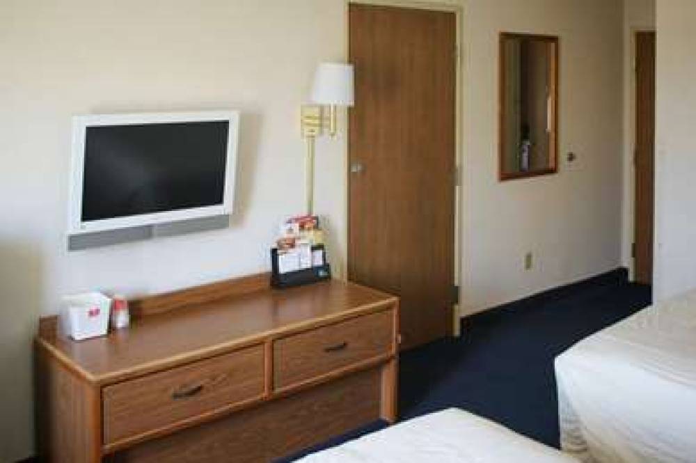 RODEWAY INN AND SUITES NORTH SIOUX 5