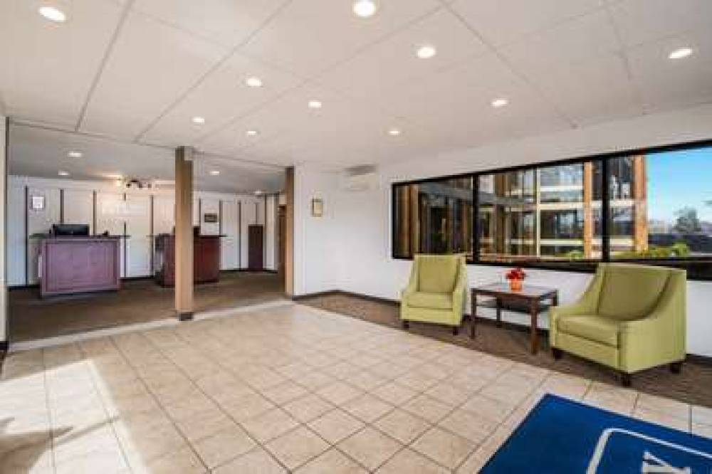 RODEWAY INN AND SUITES PORTLAND - J 2