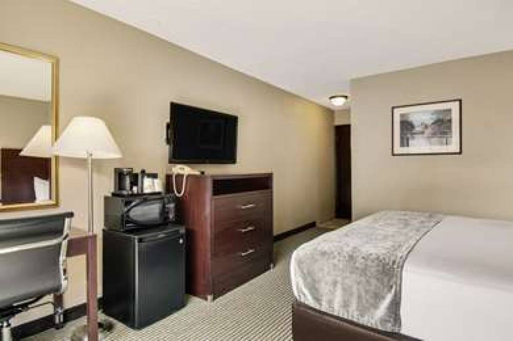 RODEWAY INN AND SUITES PORTLAND - J 6