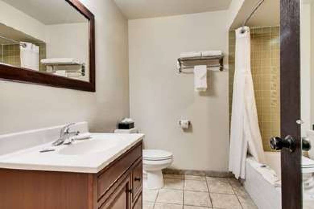 RODEWAY INN AND SUITES PORTLAND - J 9