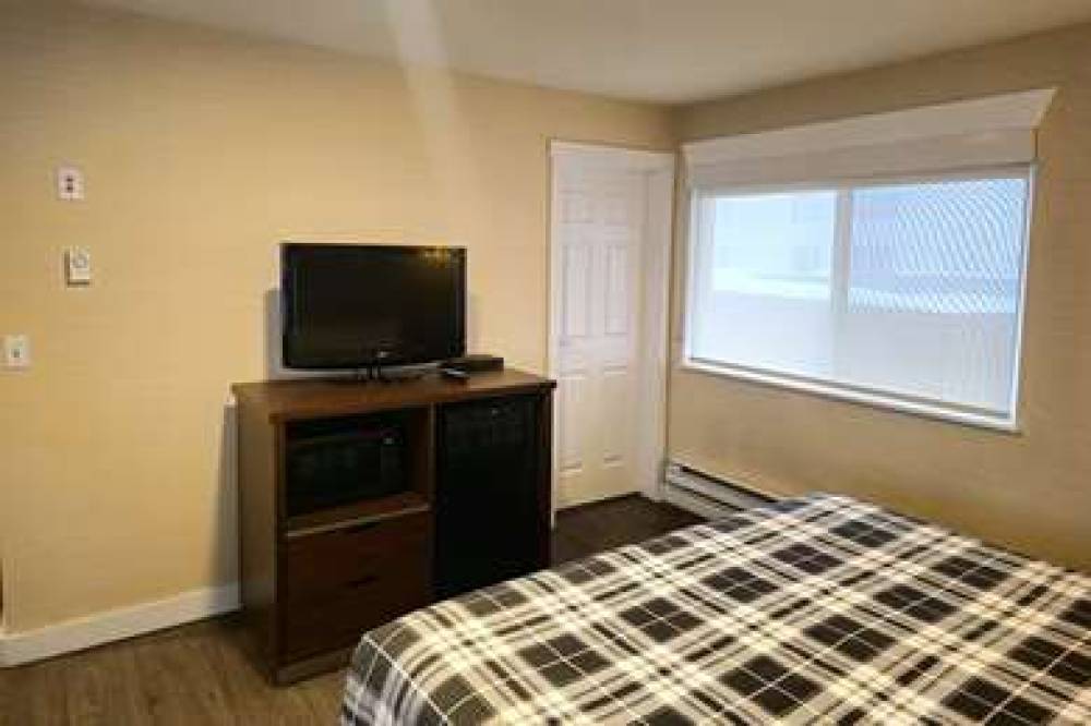 RODEWAY INN AND SUITES 7