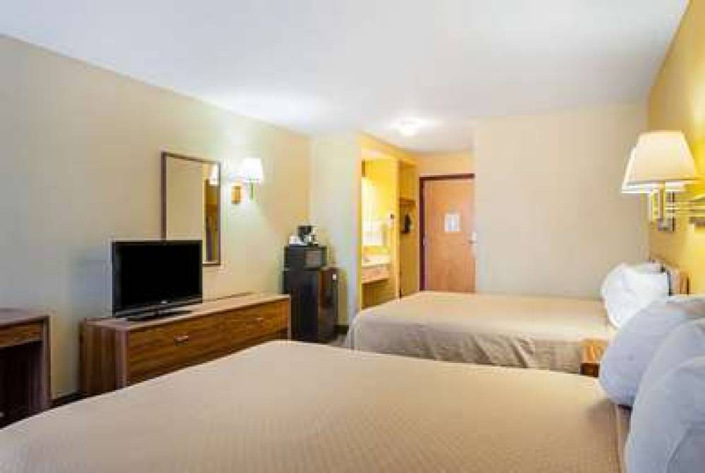 RODEWAY INN AND SUITES 10