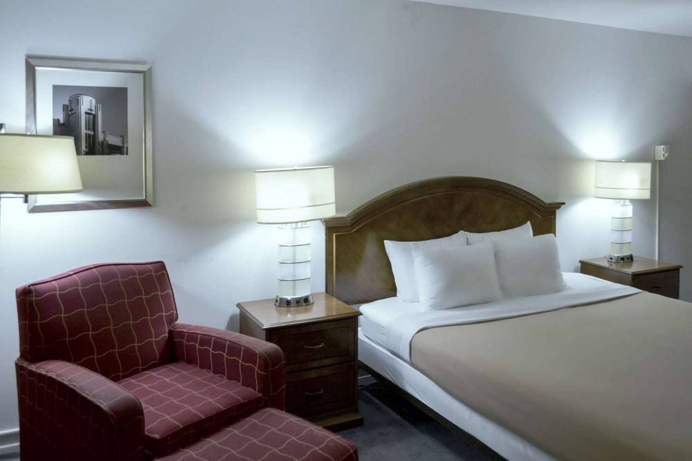 RODEWAY INN AND SUITES SAN FRANCISC 9