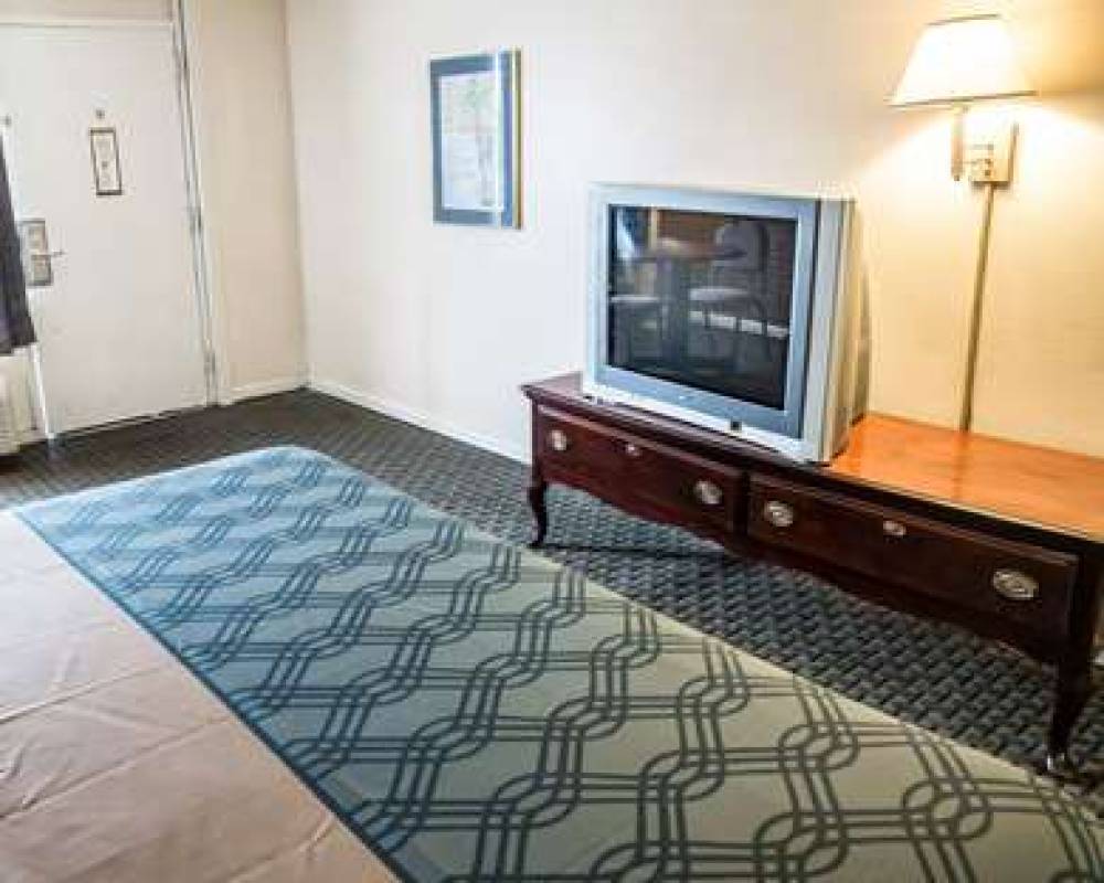 RODEWAY INN AND SUITES WILMINGTON N 8