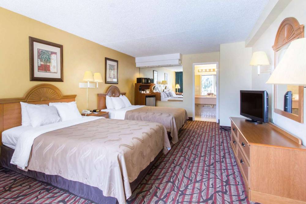 RODEWAY INN CENTRAL CLEARWATER BEAC 8