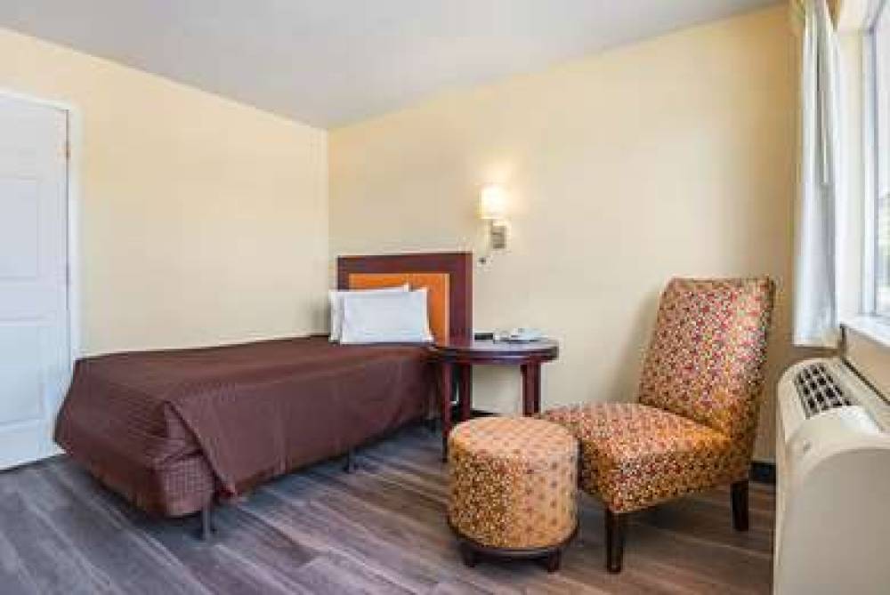 RODEWAY INN KISSIMMEE MAINGATE WEST 6