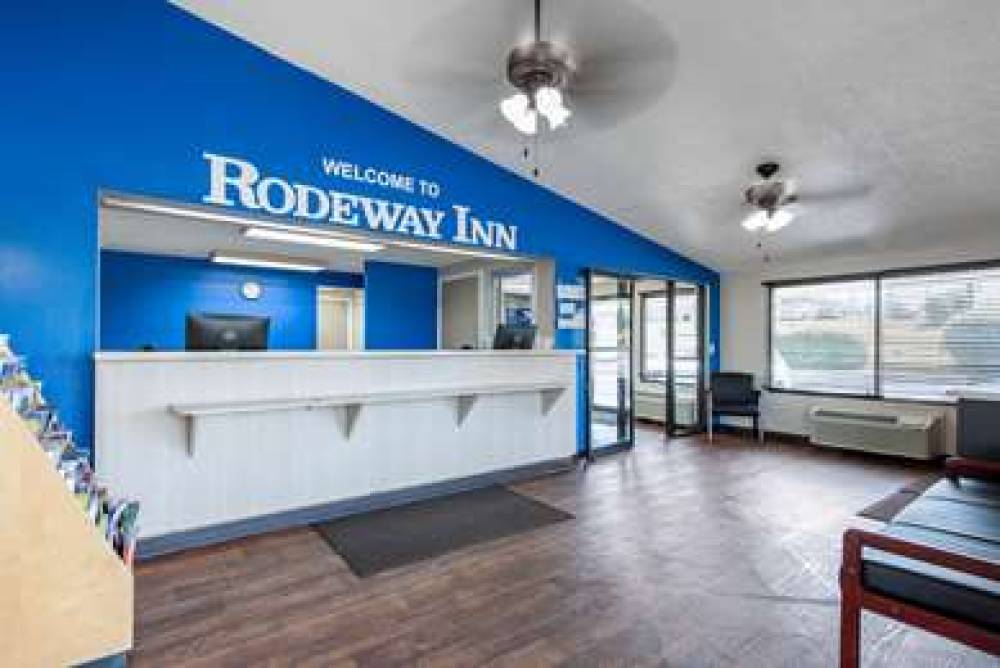 RODEWAY INN SHARONVILLE 4