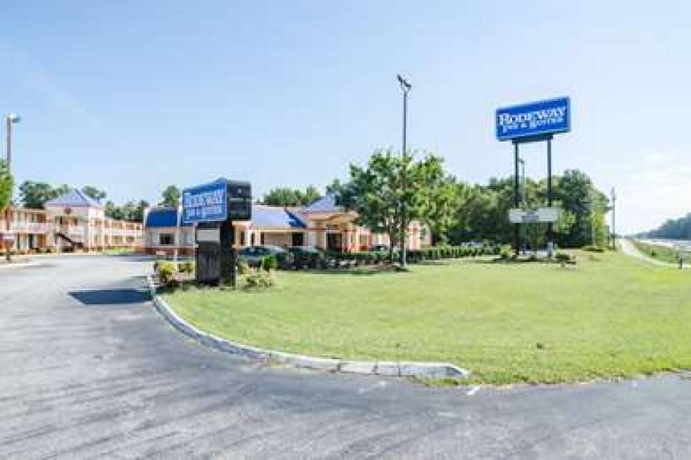 Rodeway Inn & Suites Greensboro Southeast 3