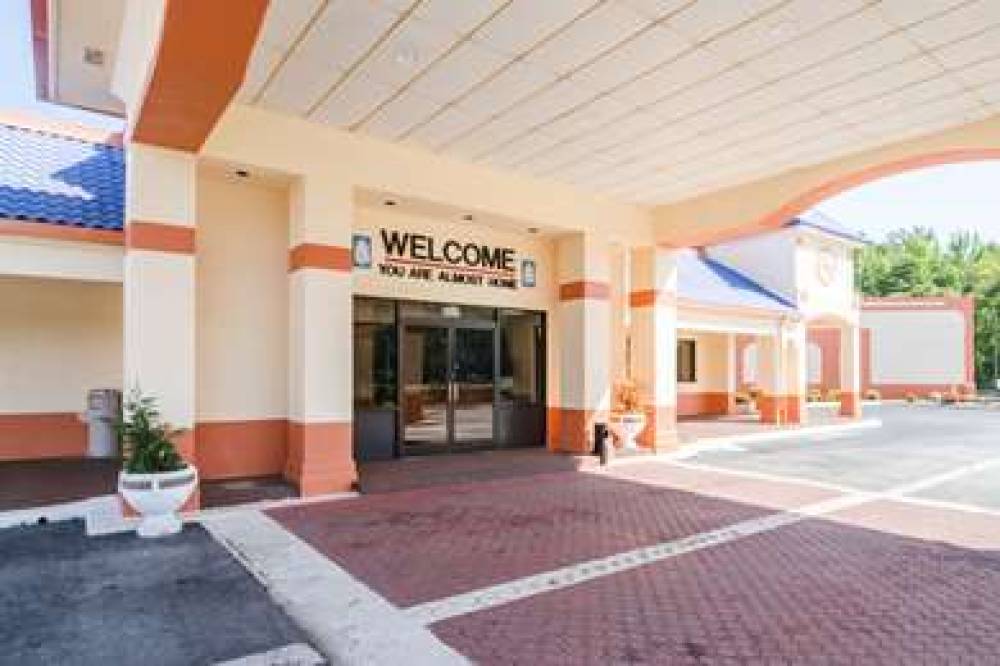 Rodeway Inn & Suites Greensboro Southeast