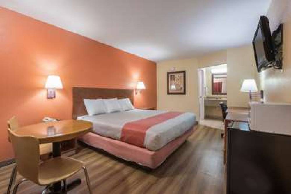 RODEWAY INN & SUITES MACON 6