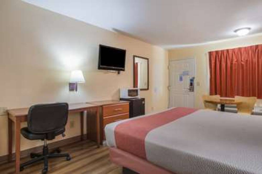 RODEWAY INN & SUITES MACON 7