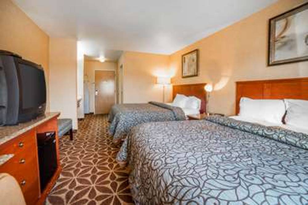 Rodeway Inn & Suites 10